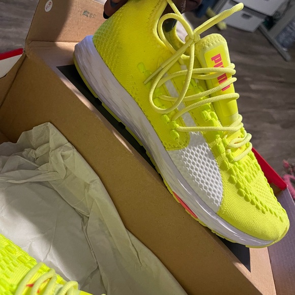 Like New Puma Speed 300 racer Neon yellow .. pink and white 8.5 in woman’s - Picture 6 of 11